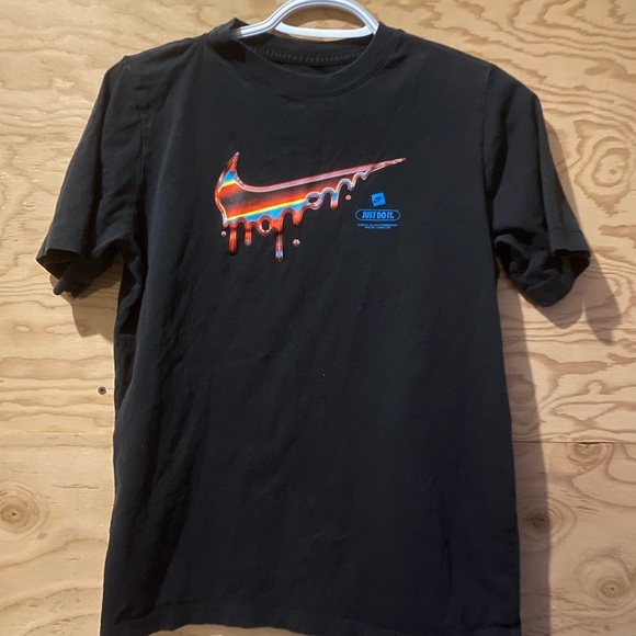 Nike Black Short Sleeve Tee Colorful Dripping Logo - Picture 1 of 3